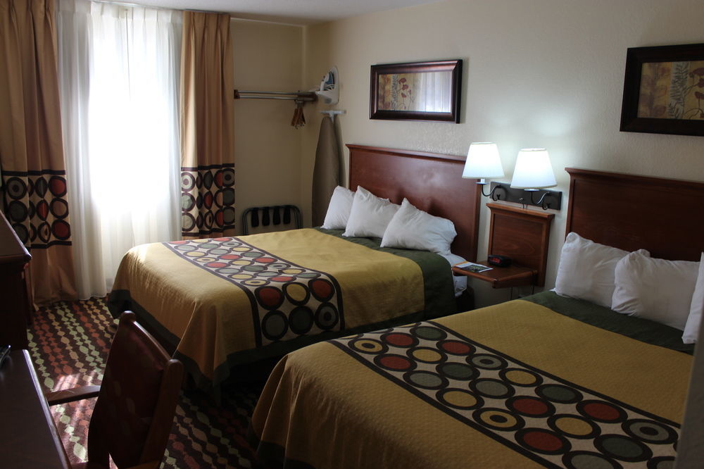 Super 8 By Wyndham Grand Forks Hotel Exterior foto