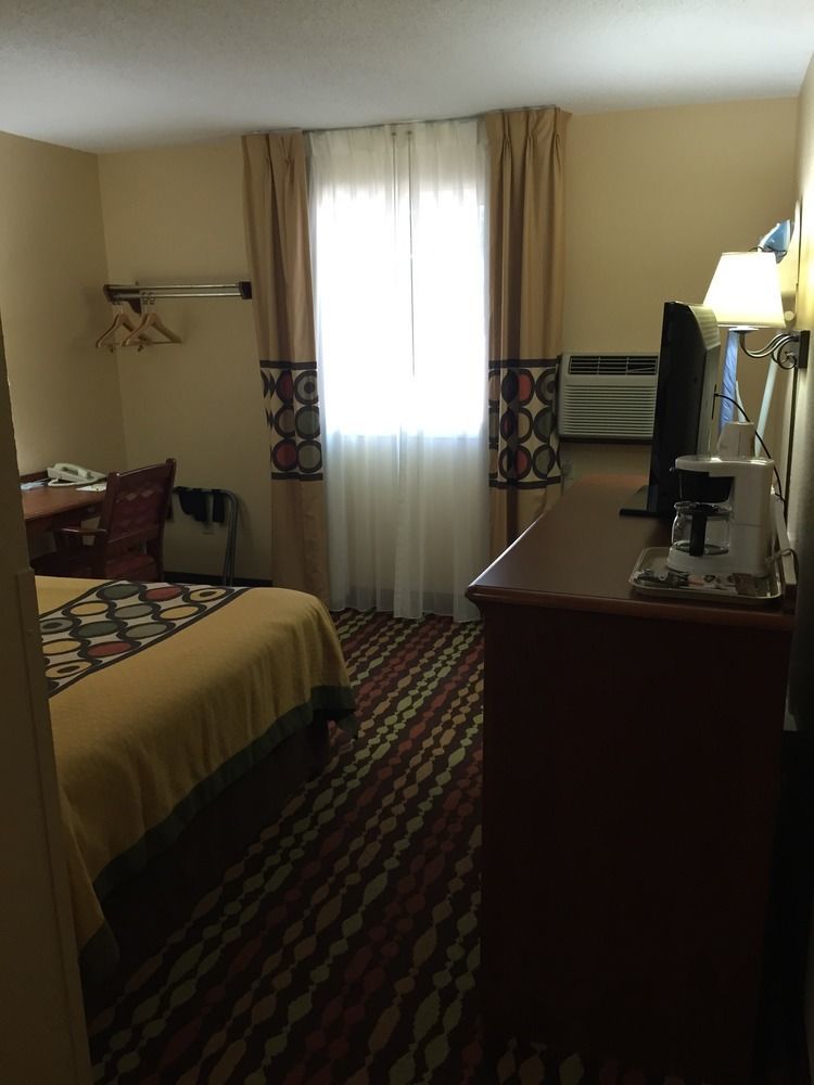 Super 8 By Wyndham Grand Forks Hotel Exterior foto