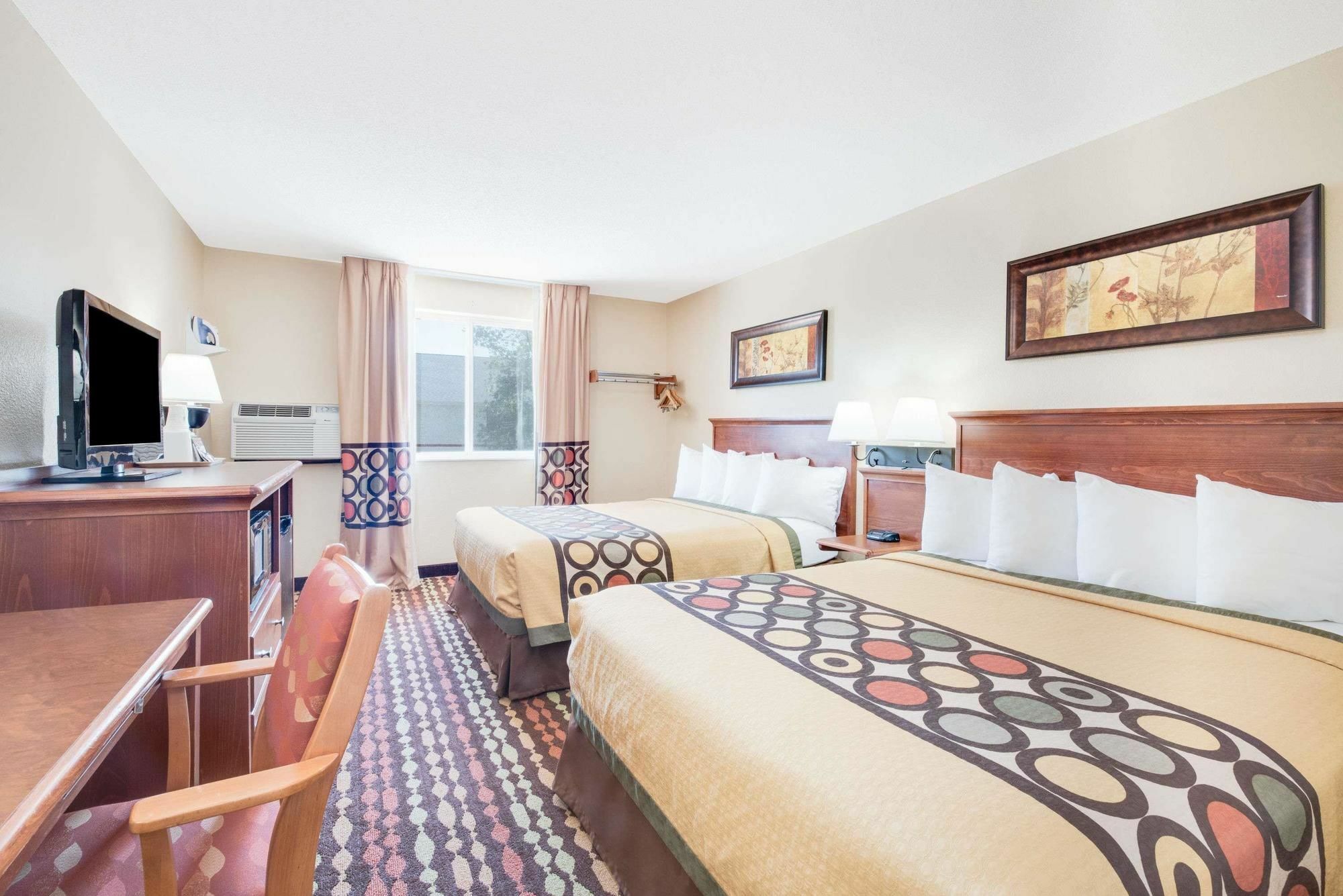 Super 8 By Wyndham Grand Forks Hotel Exterior foto